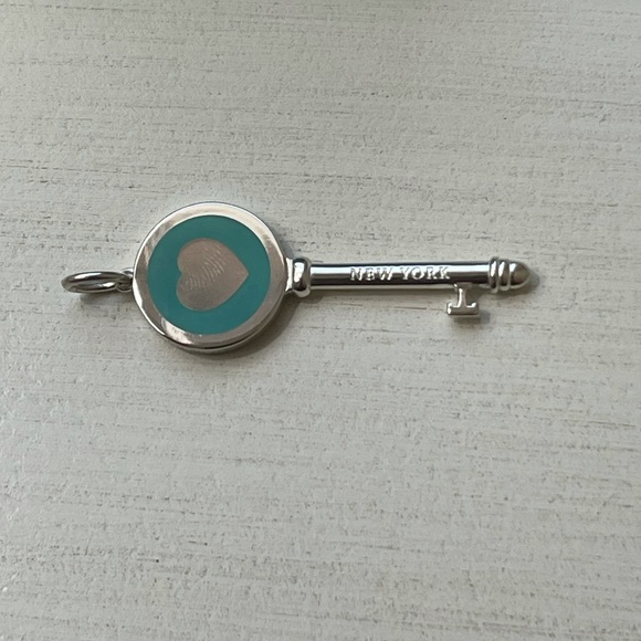 Tiffany & Co. Silver & Blue Heart Key -BRAND NEW includes original box - Picture 4 of 7